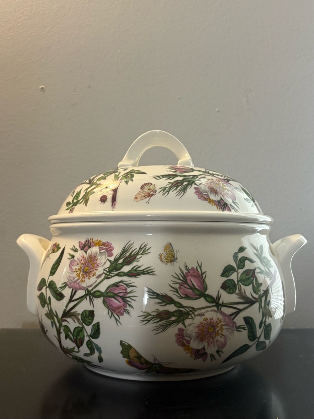 Portmeirion Botanic Garden Covered Casserole "Dog Rose" Holds 14 Cups, 3.5 qts